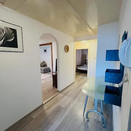 Au Bord Du Apartment